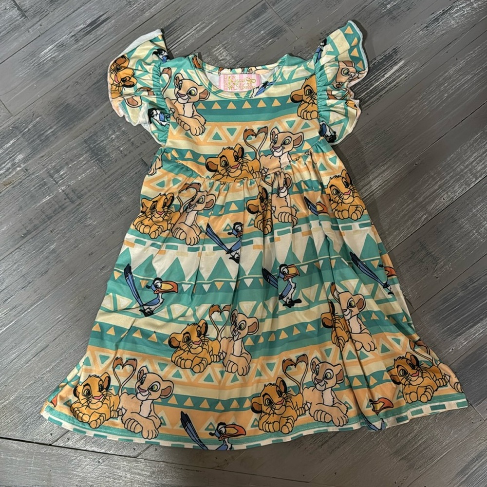 Lion king dress for girls, size 3 but fits like a 4.